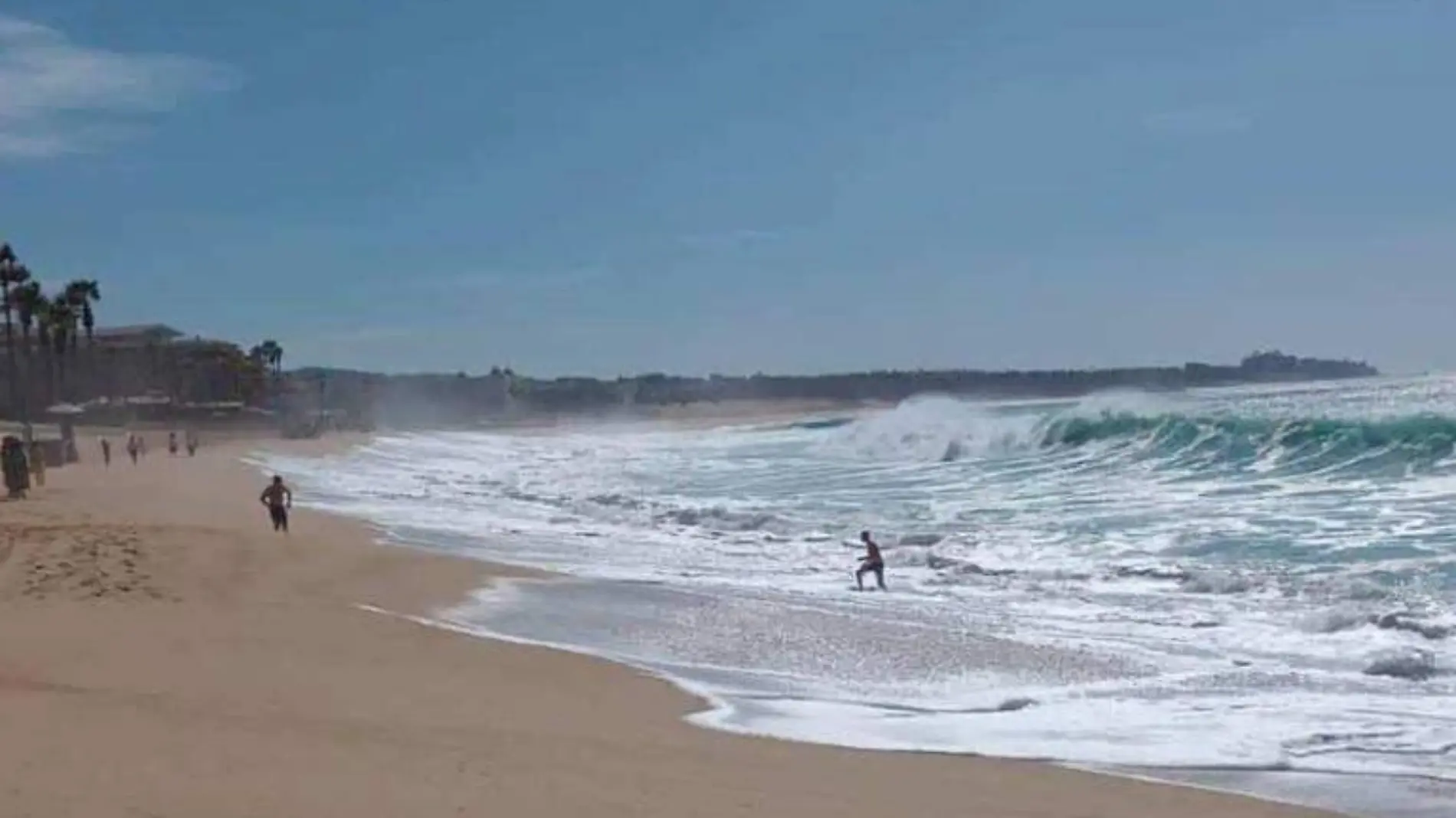 oleaje tormenat playas Los Cabos